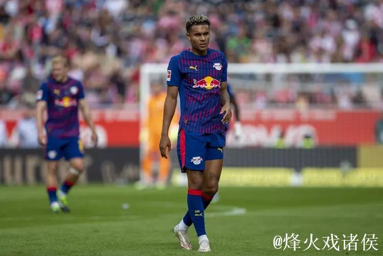 每体:巴萨有意莱比锡边锋努萨,球探部门关注 每体:巴萨有意莱比锡边锋努萨,球探部门关注