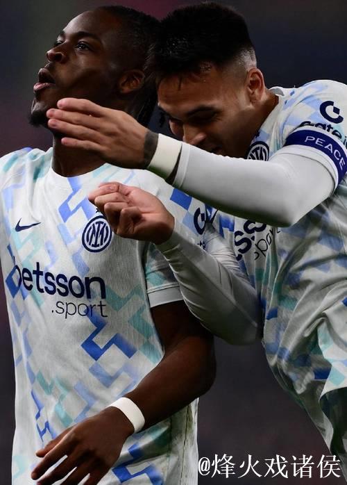 劳塔罗传射助国米2-1热那亚登顶意甲榜首 劳塔罗传射助国米2-1热那亚登顶意甲榜首